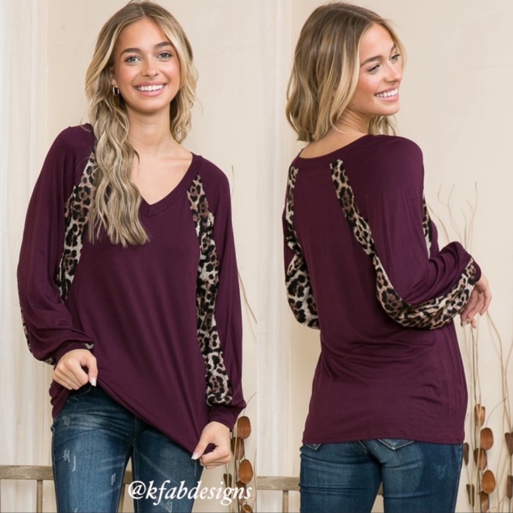 B35💜🤎Fun purple  v-neck top+subtle animal print details! Must have Jewel tone
